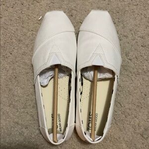 TOMS Women's White Canvas Shoes